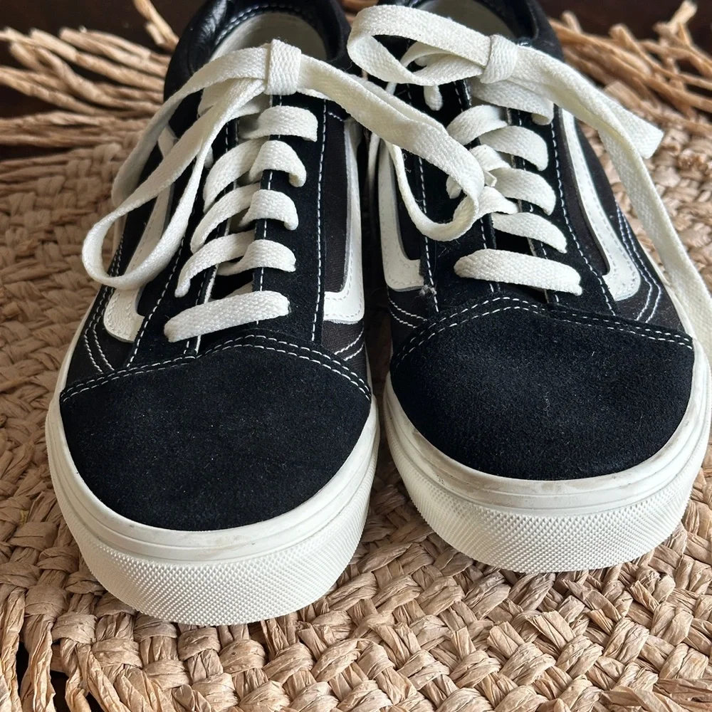 New Vans Kids Black and White Sneakers boys size 5.5 - Picture 7 of 8